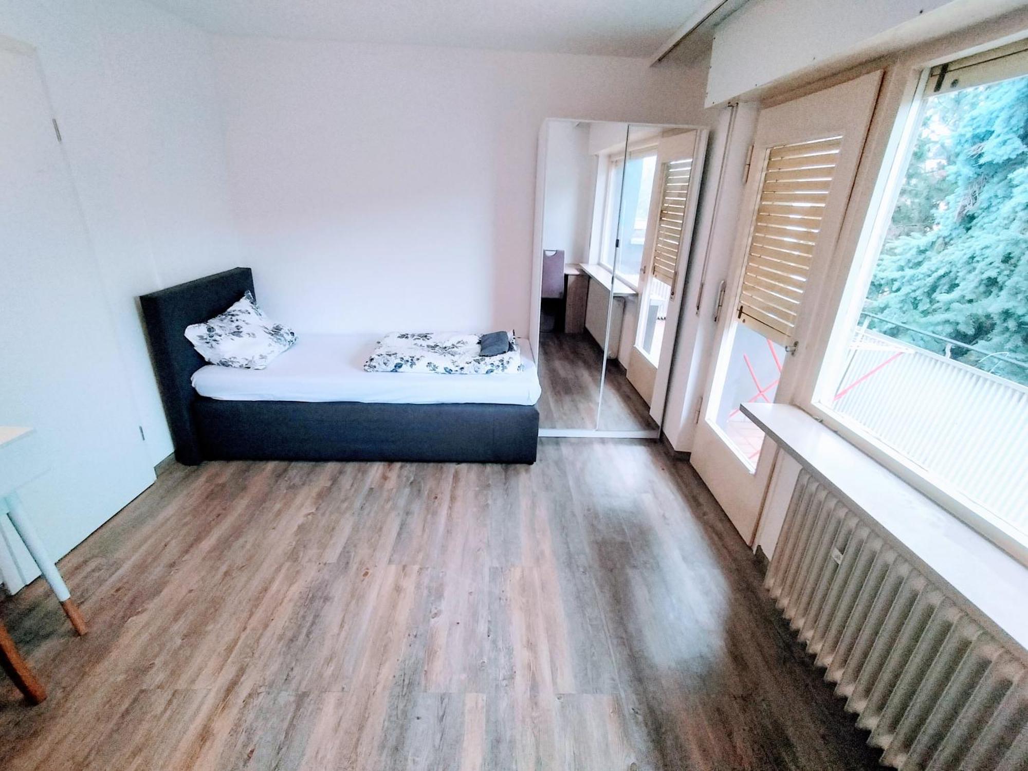 Fmi110 Next To Airport Apartment Ruesselsheim Bilik gambar