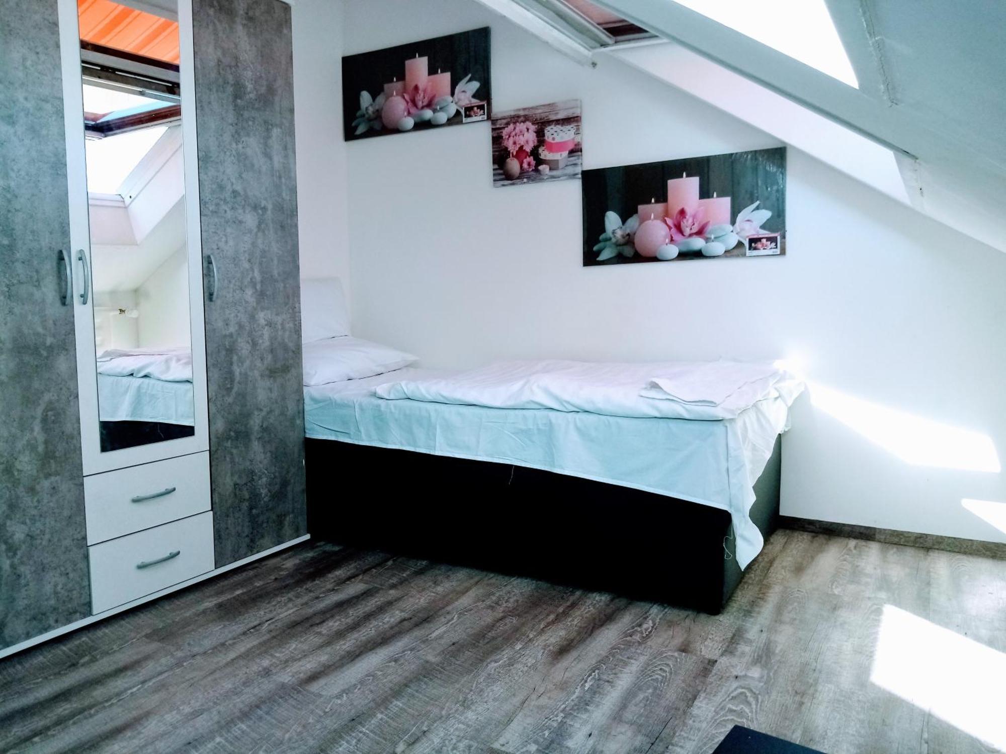 Fmi110 Next To Airport Apartment Ruesselsheim Bilik gambar