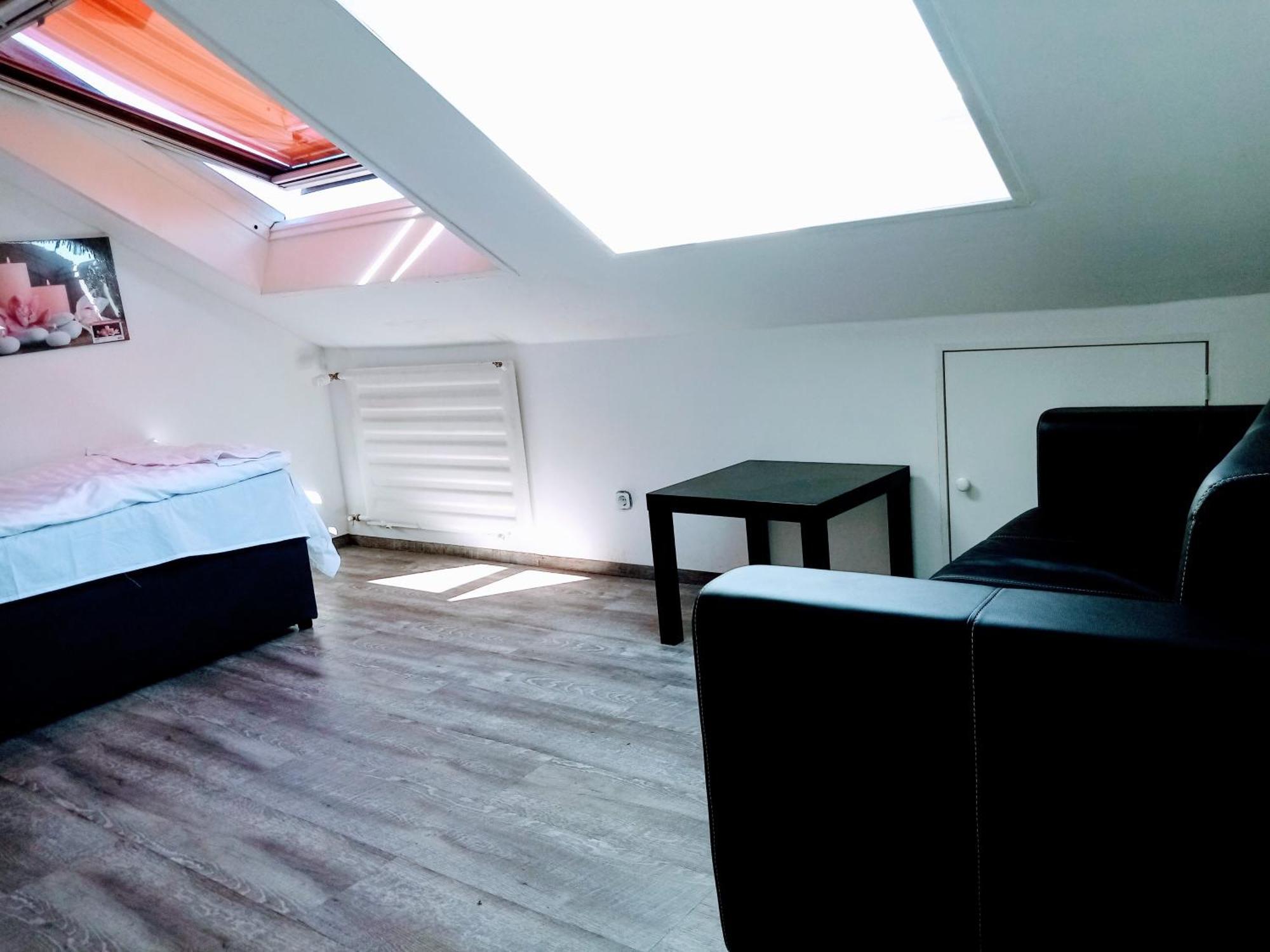 Fmi110 Next To Airport Apartment Ruesselsheim Bilik gambar